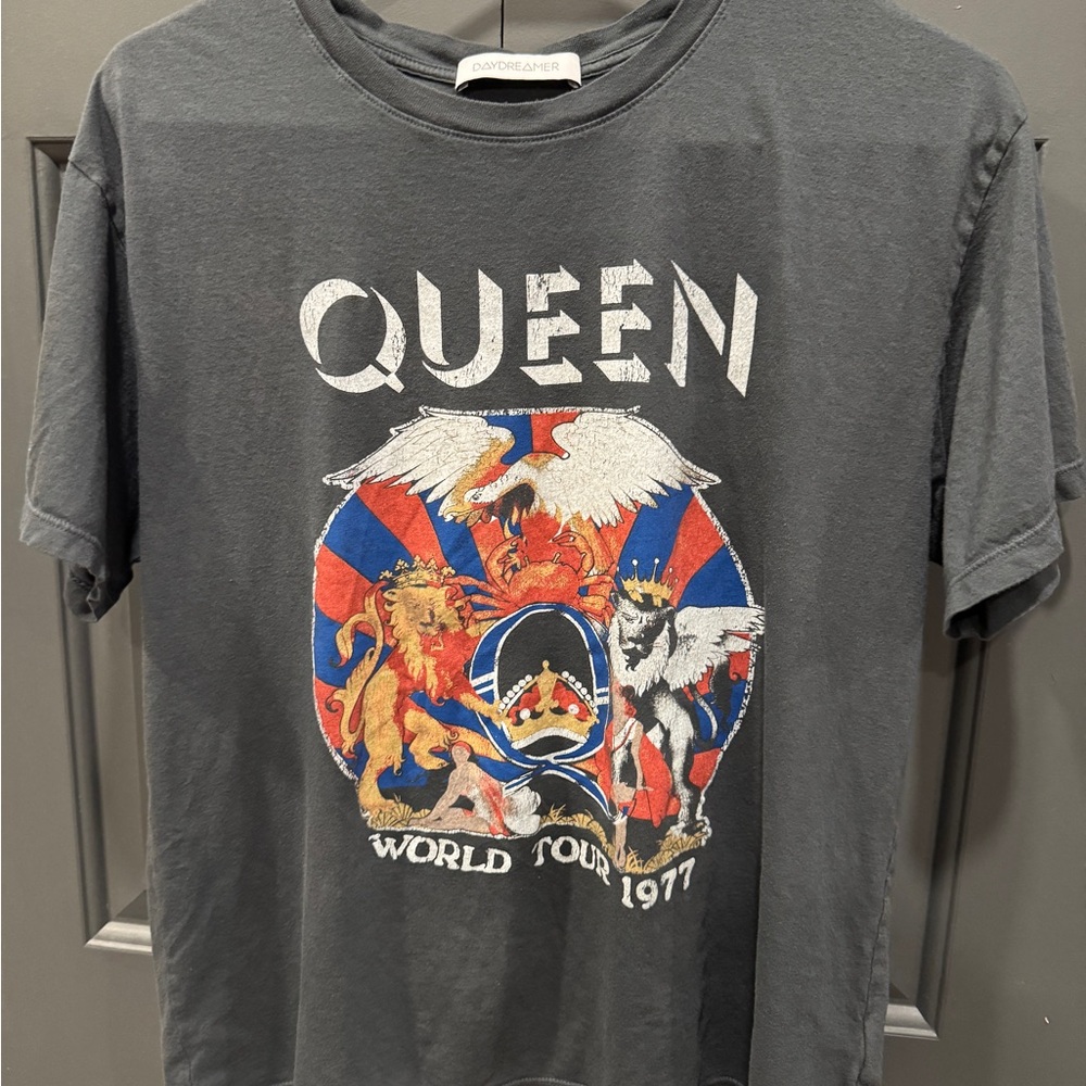 Daydreamer Queen Tour Tee - size M